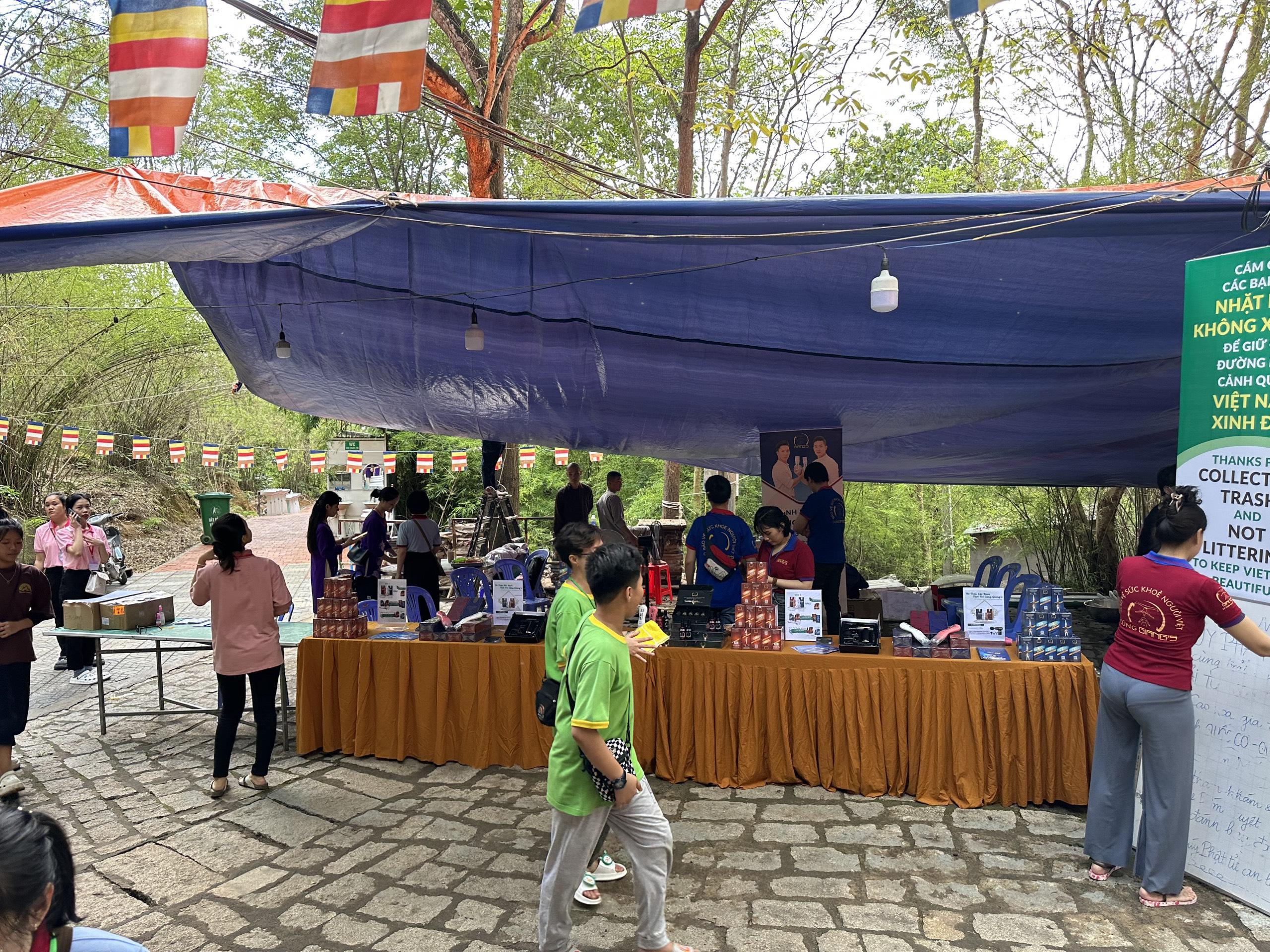 MỪNG ĐẠI LỄ PHẬT ĐẢNG TẠI THIỀN TÔN PHẬT QUANG CÙNG CAO XOA THẢO DƯỢC GIANG’S